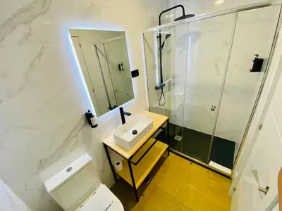 Un baño de D1 Moderno apartamento en el centro de Madrid