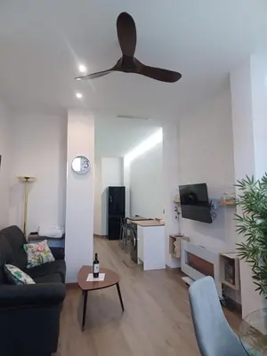 Una televisión o centro de entretenimiento en El Paseo a Madrid 169 - Junto a la Casa de Campo