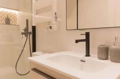 Un baño de For You Rentals Elegante y Acogedor temporal Apartamento en Goya Temporal CPE205