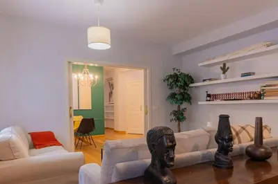 Plano de For You Rentals Apartamento Amplio y Elegante en Paseo de la Habana Temporal PDH520