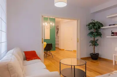 Plano de For You Rentals Apartamento Amplio y Elegante en Paseo de la Habana Temporal PDH520