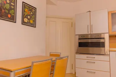 Plano de For You Rentals Apartamento Amplio y Elegante en Paseo de la Habana Temporal PDH520