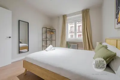 Cama o camas de una habitación en Escapada Chic para 12, conoce Toledo 77