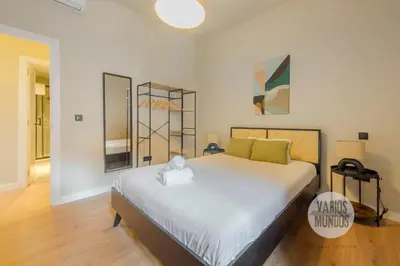 Cama o camas de una habitación en Escapada Chic para 12, conoce Toledo 77