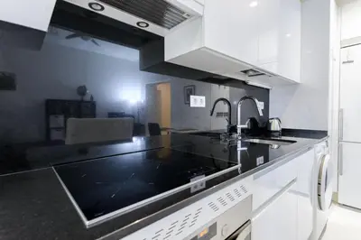 Una cocina o zona de cocina en Modern Condo in Goya with Balcony - Retiro park