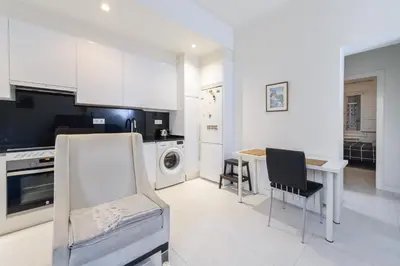 Una cocina o zona de cocina en Modern Condo in Goya with Balcony - Retiro park