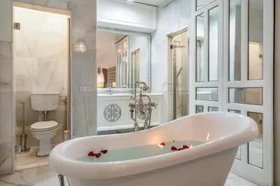 Un baño de Piso de lujo Madrid centro