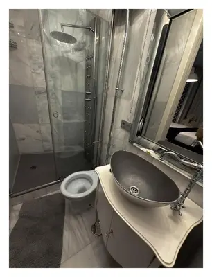 Un baño de Piso de lujo Madrid centro