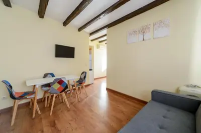 Una televisión o centro de entretenimiento en Acogedor Apartamento en el Centro con Vistas