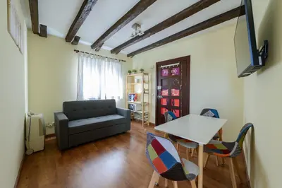 Una televisión o centro de entretenimiento en Acogedor Apartamento en el Centro con Vistas