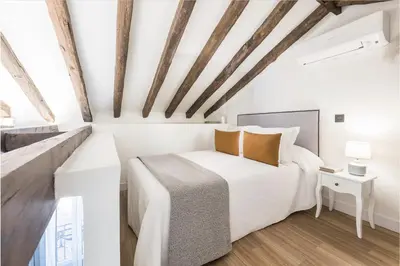 Cama o camas de una habitación en dPLACE To Be - Luxury apartments in Barrio de Salamanca