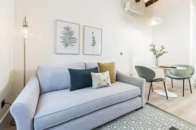 Zona de estar de dPLACE To Be - Luxury apartments in Barrio de Salamanca