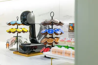 Utensilios para hacer té y café en Rest in the Heart of Madrid