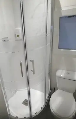 Un baño de Corrala con estilo en Malasaña