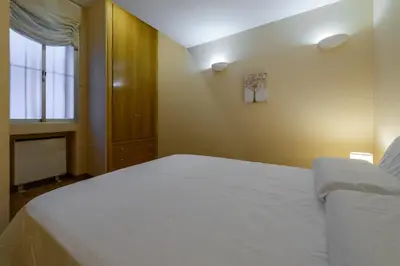Cama o camas de una habitación en Apartamento moderno y acogedor zona El Viso, Madrid
