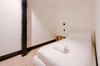 Cama o camas de una habitación en Dulce retiro para 7, ven a Duque de Rivas 8 E3