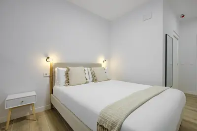 Cama o camas de una habitación en Dobo Madrid Numancia