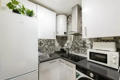 Una cocina o zona de cocina en Apartamento Moderno y Céntrico en el Vibrante Lavapies