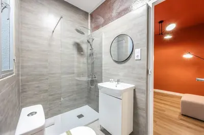 Un baño de Apartamento de diseno Gran Via -No Ascensor-