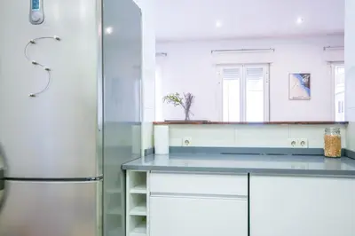 Una cocina o zona de cocina en For You Rentals Elegante Apartamento con Balcones en el Corazón del Barrio de Salamanca Temporal FSI51