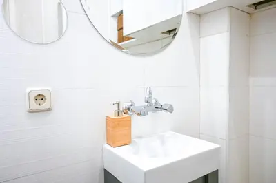 Un baño de For You Rentals Elegante Apartamento con Balcones en el Corazón del Barrio de Salamanca Temporal FSI51