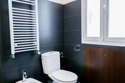 Un baño de For You Rentals Elegante Apartamento con Balcones en el Corazón del Barrio de Salamanca Temporal FSI51
