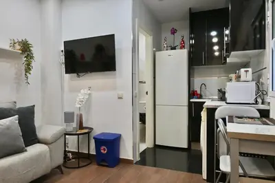 Una cocina o zona de cocina en For Yoy Rentals hermoso apartamento tipo Estudio en Madrid Temporal SFL50