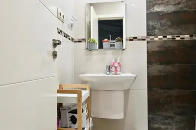 Un baño de For Yoy Rentals hermoso apartamento tipo Estudio en Madrid Temporal SFL50