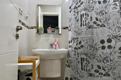 Un baño de For Yoy Rentals hermoso apartamento tipo Estudio en Madrid Temporal SFL50