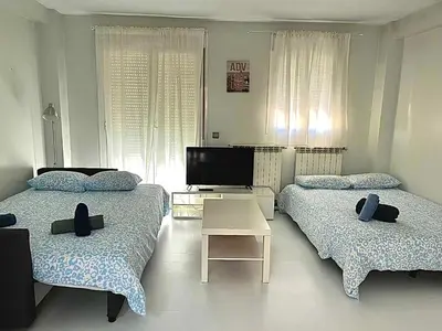 Cama o camas de una habitación en Duplex con terraza privada en Atocha Delicias Madrid Rio