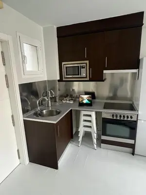 Una cocina o zona de cocina en Duplex con terraza privada en Atocha Delicias Madrid Rio