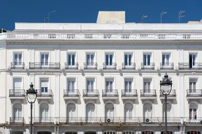 Edificio en el que se encuentra el hostal o pensión