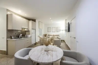 Una cocina o zona de cocina en Apartamentos Embajadores II