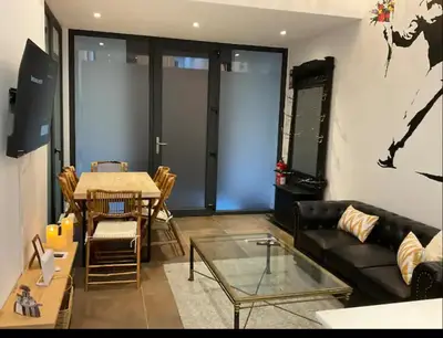 Una televisión o centro de entretenimiento en Precioso loft de lujo