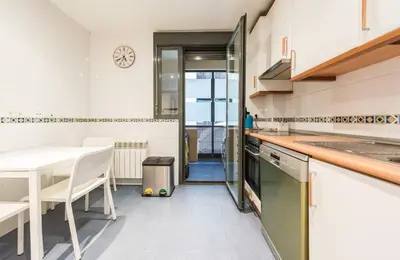 Una cocina o zona de cocina en Cosy Bright Apt & 2BD 2BTH Salamanca &Goya