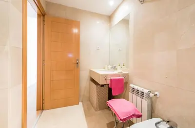 Un baño de Cosy Bright Apt & 2BD 2BTH Salamanca &Goya