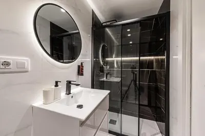 Un baño de Waou Essence III Tirso de Molina - Corta Duración