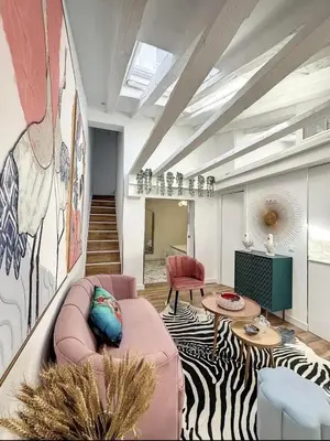 Zona de estar de Chic Penthouse with Urban Charm & Rooftop