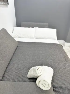 Cama o camas de una habitación en Piso Ático con Terraza y Jacuzzi con vistas a Sol en Madrid Centro