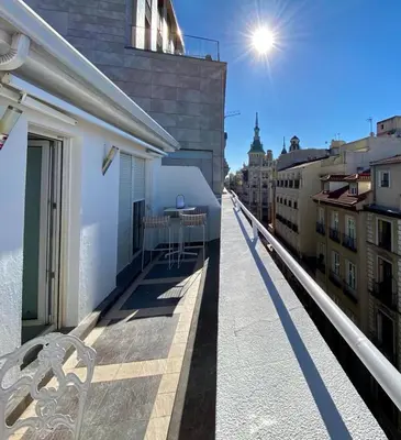 Plano de Piso Ático con Terraza y Jacuzzi con vistas a Sol en Madrid Centro