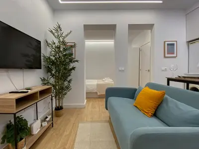 Una televisión o centro de entretenimiento en Acogedor estudio en Ponzano