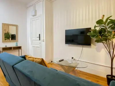 Una televisión o centro de entretenimiento en Victoria Studio II