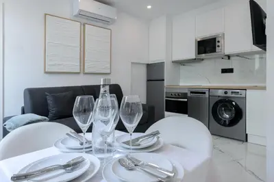 Una cocina o zona de cocina en New apt Elegante, 2br and 1bth