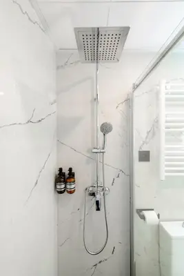 Un baño de New apt Elegante, 2br and 1bth