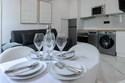 Una cocina o zona de cocina en New apt Elegante, 2br and 1bth