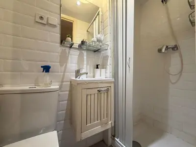 Un baño de Cosy Studio in the Heart of Lavapiés, Madrid - Amparo
