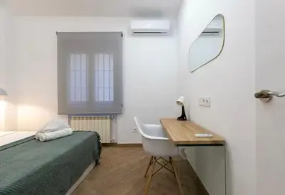 Cama o camas de una habitación en AR Embajadores 2 habitaciones, céntrico y bien comunicado