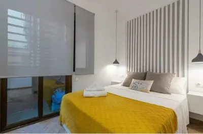 Cama o camas de una habitación en AR Embajadores 2 habitaciones, céntrico y bien comunicado
