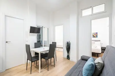 Una televisión o centro de entretenimiento en Flat in Embajadores FOU