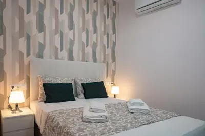Cama o camas de una habitación en Luxurious apartment in Malasaña Centro madrid Temporal VAL212